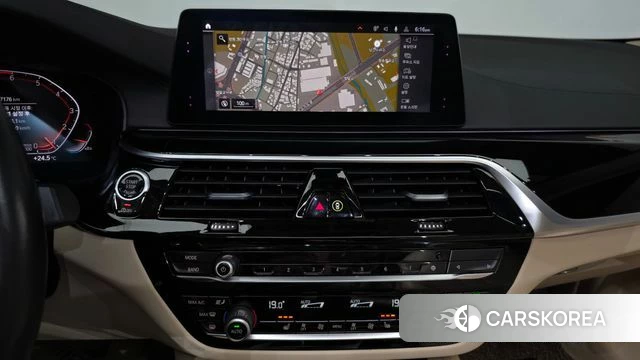 BMW 5 Series (G30) 2019 Белый из Кореи, фото 3