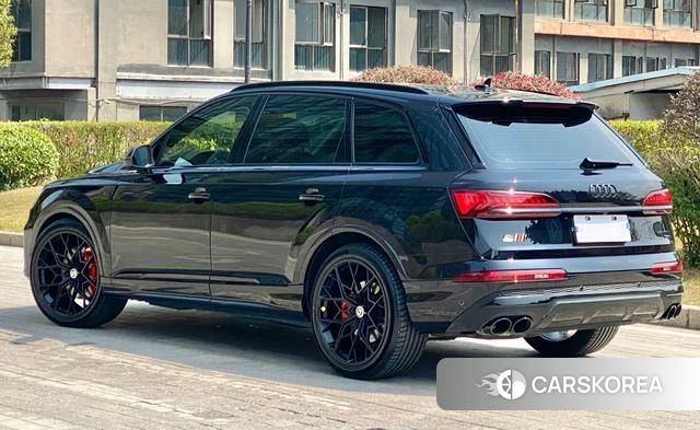 Audi Q7 2021 Черный из Китая, фото 3