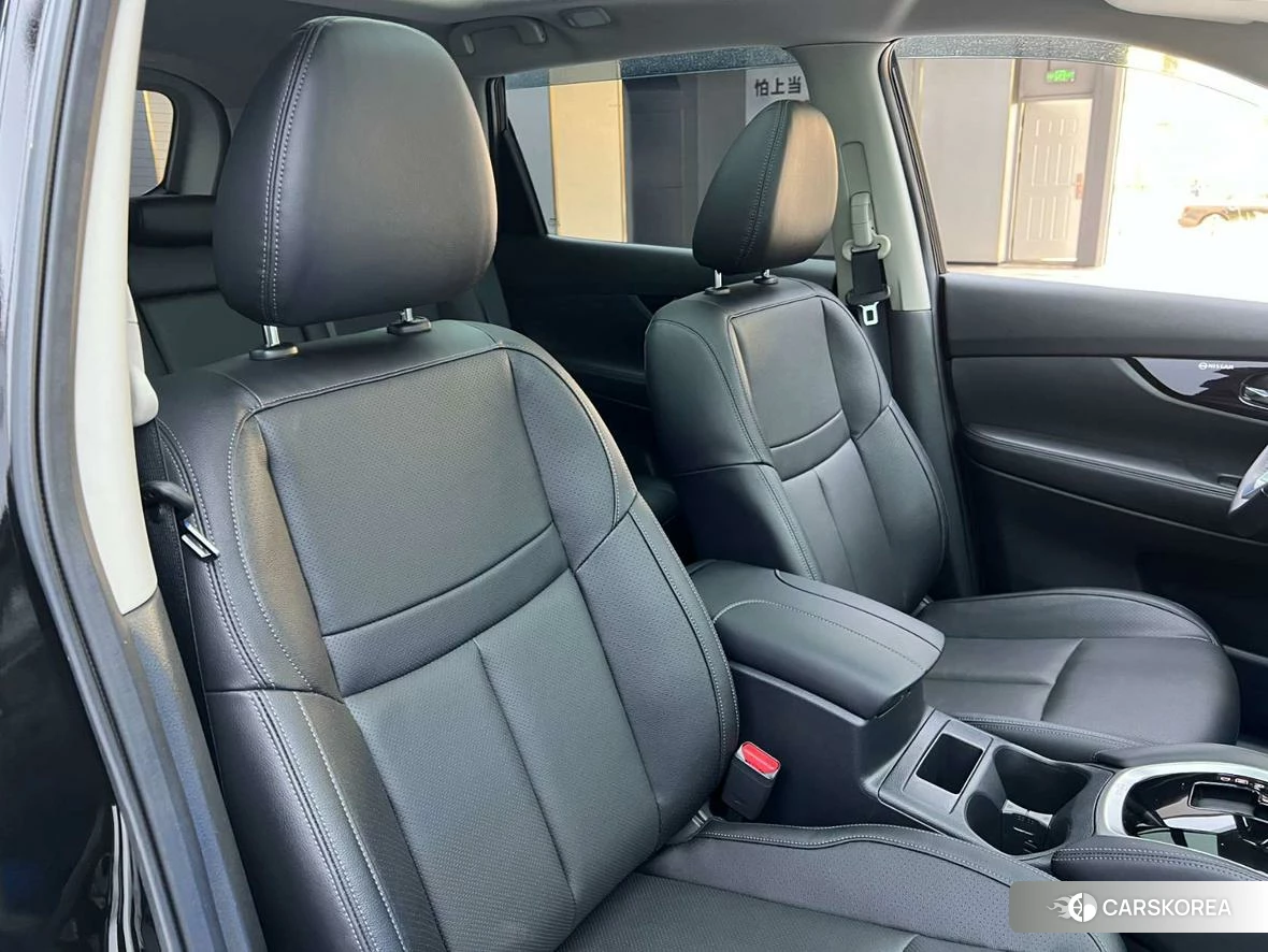 Nissan X-Trail 2023 Черный из Китая, фото 3