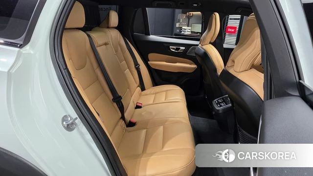 Volvo V60 Cross-Country 2nd Generation 2023 Белый из Кореи, фото 3