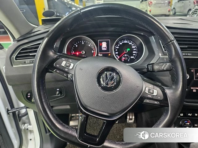 Volkswagen Tiguan second Generation 2019 Белый из Кореи, фото 3