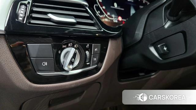 BMW 5 Series (G30) 2022 Черный из Кореи, фото 3