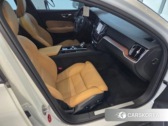 Volvo V60 Cross-Country 2nd Generation 2026 Белый из Кореи, фото 3