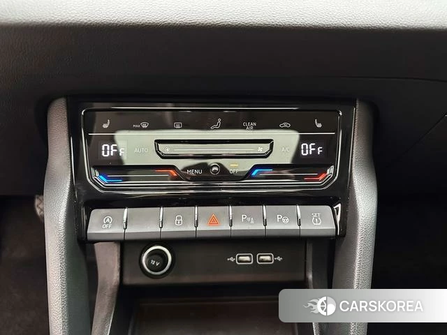 Skoda Karoq 2023 Белый из Китая, фото 3