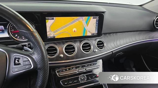 Mercedes-Benz E-Class W213 2018 Белый из Кореи, фото 3