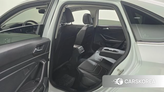Volkswagen 7th Generation of Jetta 2023 Белый из Кореи, фото 3