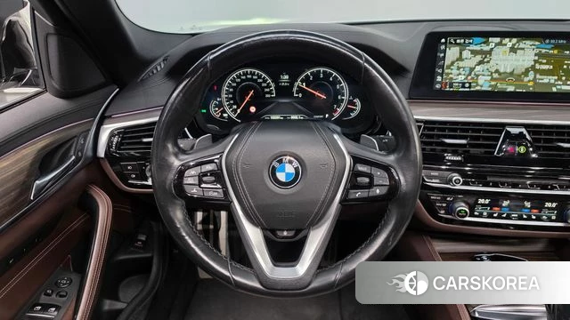 BMW 5 Series (G30) 2018 Белый из Кореи, фото 3