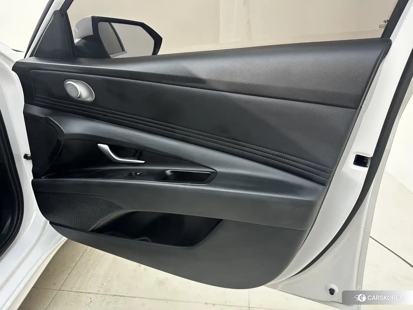 Hyundai Elantra 2023 Белый из Китая, фото 3