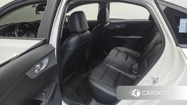 Kia The New K3 2nd generation 2022 Белый из Кореи, фото 3