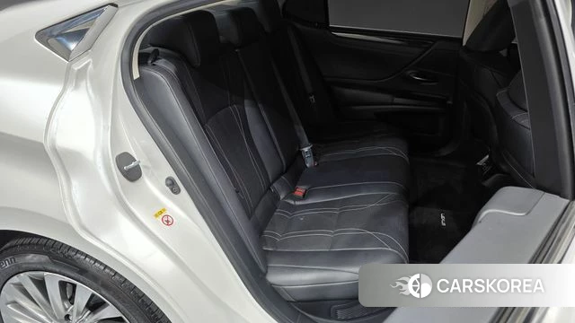 Lexus ES300h 7th generation 2020 Белый из Кореи, фото 3