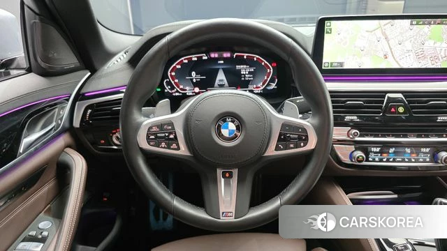 BMW 5 Series (G30) 2023 Серебристо-серый из Кореи, фото 3