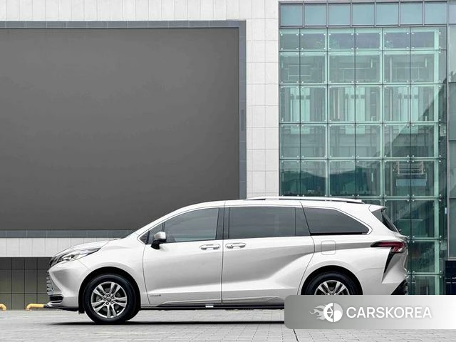 Toyota Sienna 2022 Шампань из Китая, фото 3
