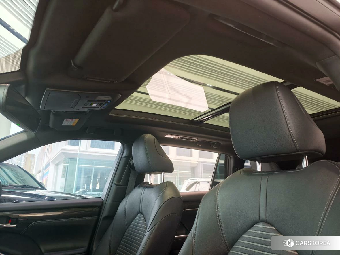 Toyota Crown 2022 Белый из Китая, фото 3