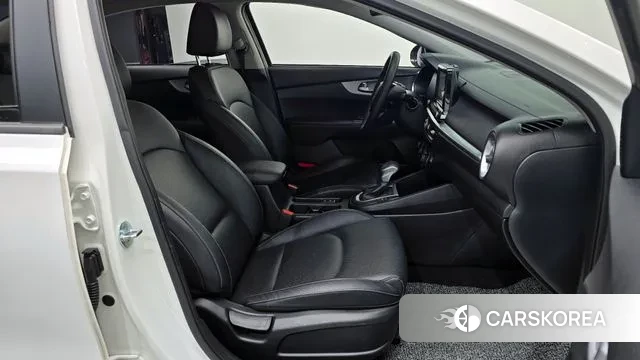 Kia The New K3 2nd generation 2022 Белый из Кореи, фото 3