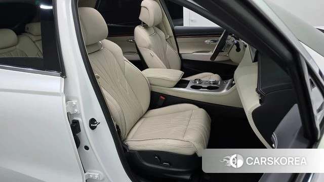 Genesis GV70 2024 Белый из Кореи, фото 3