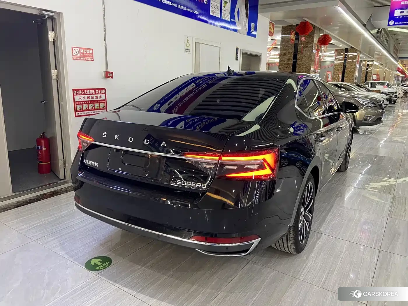 Skoda Superb 2023 Черный из Китая, фото 3