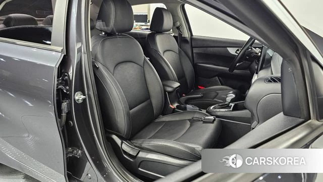 Kia The New K3 2nd generation 2021 Серый из Кореи, фото 3