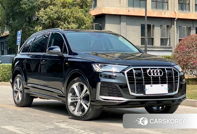 Audi Q7 2021 Черный из Китая, фото 3