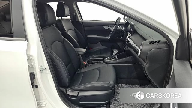 Kia The New K3 2nd generation 2023 Белый из Кореи, фото 3