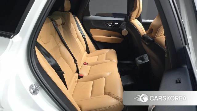 Volvo XC60 second Generation 2023 Белый из Кореи, фото 3