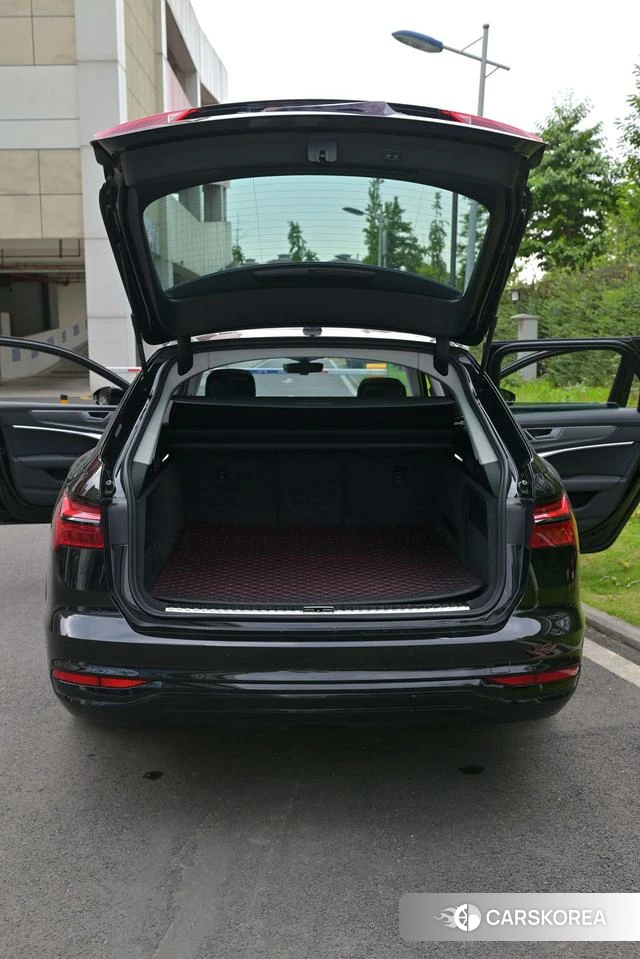 Audi A6 2022 Черный из Китая, фото 3
