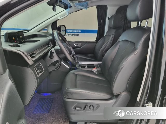 Hyundai Staria 2023 Черный из Кореи, фото 3