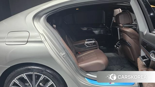 BMW 7 Series (G11) 2022 Серебристо-серый из Кореи, фото 3