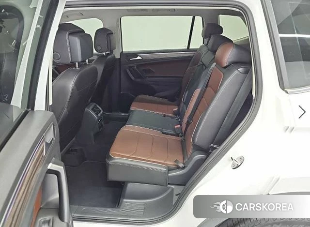 Volkswagen Tiguan Allspace 2023 Белый из Кореи, фото 3