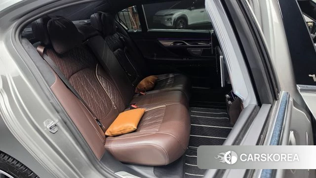 BMW 7 Series (G11) 2020 Серебристо-серый из Кореи, фото 3