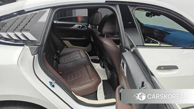 BMW i4 2023 Белый из Кореи, фото 3