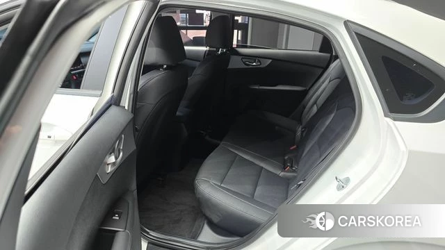 Kia The New K3 2nd generation 2023 Белый из Кореи, фото 3