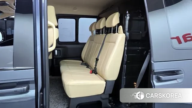 Hyundai Staria 2023 Серый из Кореи, фото 3