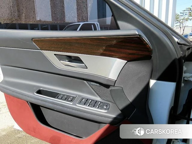 Jaguar XF (X260) 2018 Белый из Кореи, фото 3