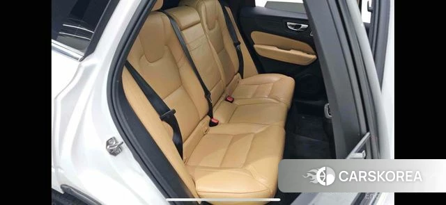 Volvo XC60 second Generation 2022 Белый из Кореи, фото 3