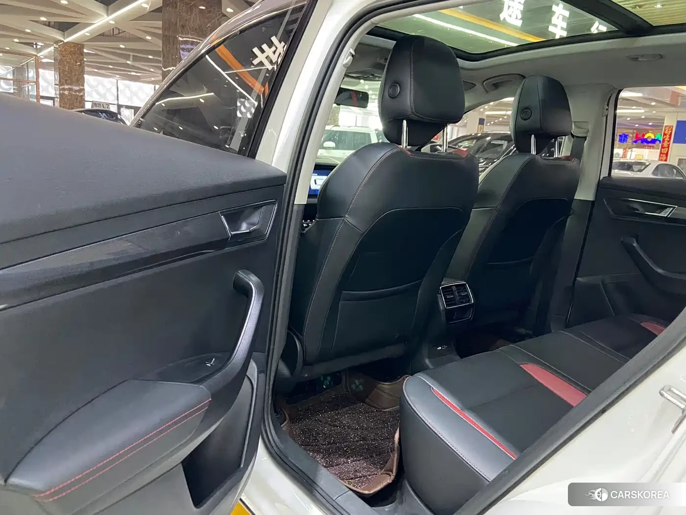 Skoda Karoq 2022 Белый из Китая, фото 3