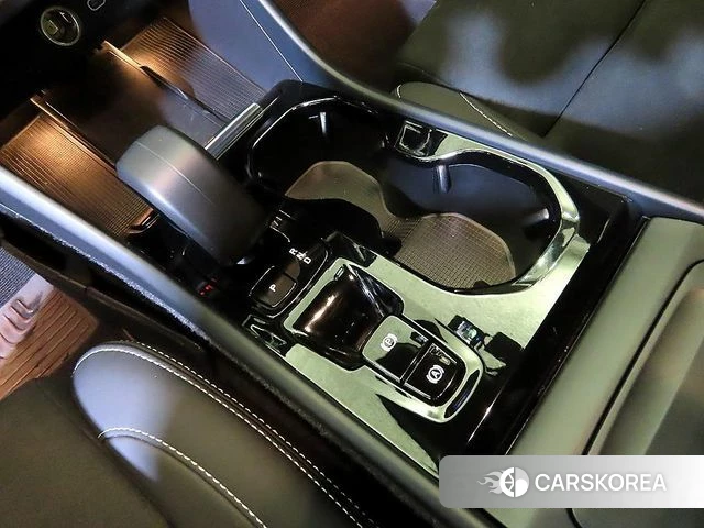 Volvo XC40 2024 Черный из Кореи, фото 3
