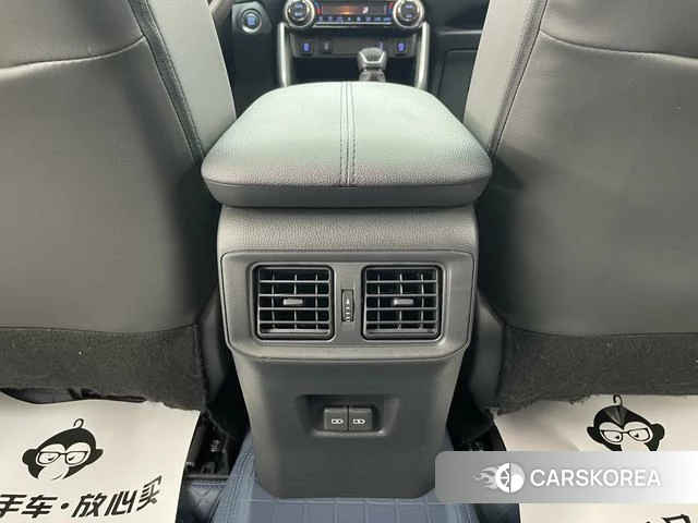Toyota RAV4 2021 Серебристо-серый из Китая, фото 3