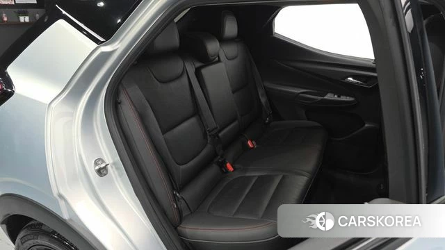 Chevrolet (GM Daewoo) Bolt EUV 2023 Серебряный из Кореи, фото 3
