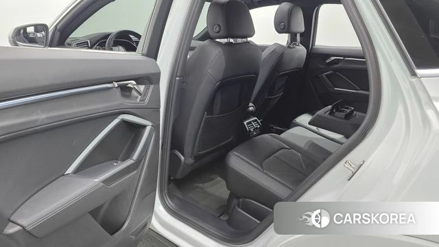 Audi Q3 (F3) 2022 Белый из Кореи, фото 3