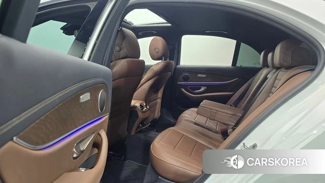 Mercedes-Benz E-Class W213 2022 Белый из Кореи, фото 3