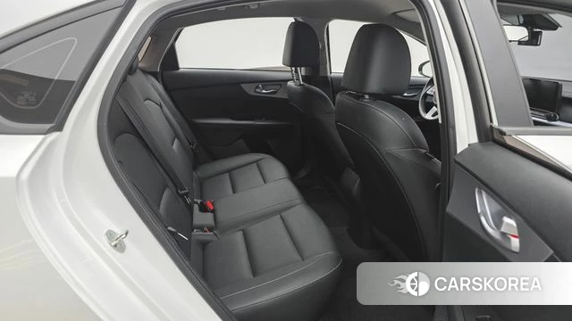 Kia The New K3 2nd generation 2023 Белый из Кореи, фото 3