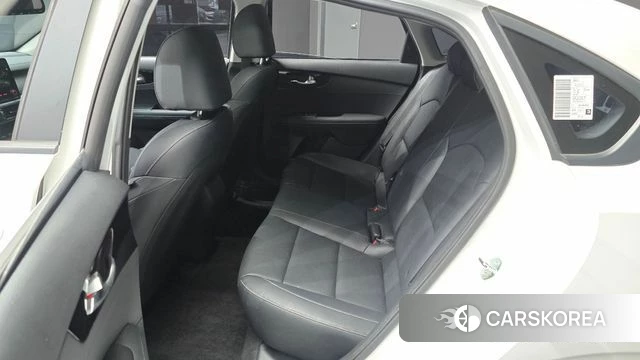 Kia The New K3 2nd generation 2023 Белый из Кореи, фото 3