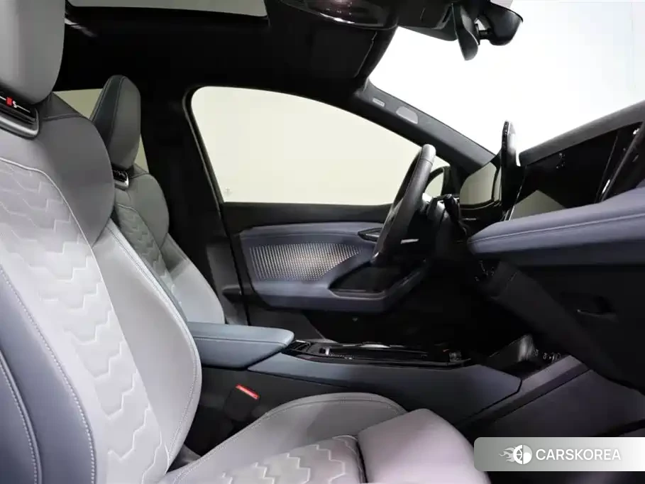 Audi Q6L 2025 Silver/gray из Китая, фото 3
