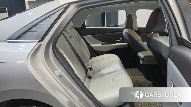 Hyundai Avante (CN7) 2021 Серебристо-серый из Кореи, фото 3