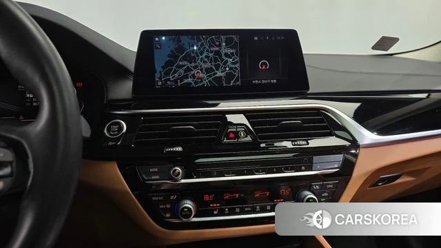 BMW 5 Series (G30) 2019 Серебристо-серый из Кореи, фото 3