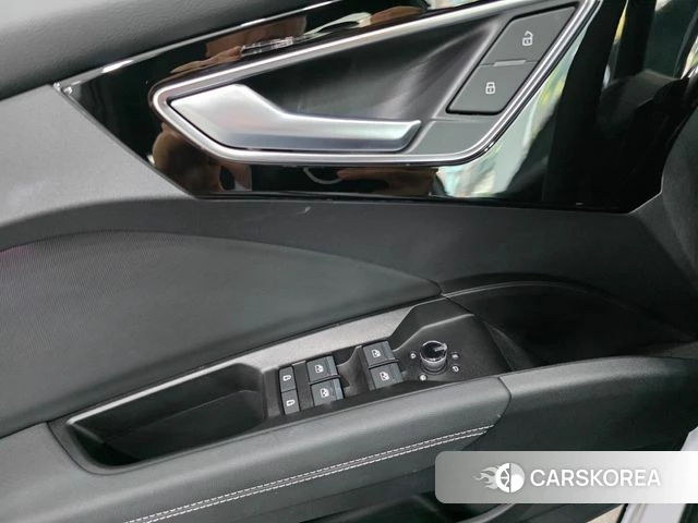 Audi Q4 e-Tron (F4) 2026 Белый из Кореи, фото 3