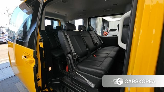 Hyundai Staria 2023 Желтый из Кореи, фото 3