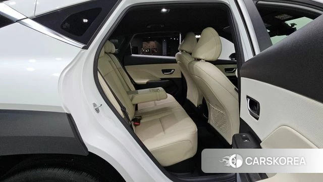Hyundai Kona Hybrid (SX2) 2023 Белый из Кореи, фото 3