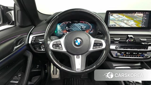 BMW 5 Series (G30) 2023 Белый из Кореи, фото 3