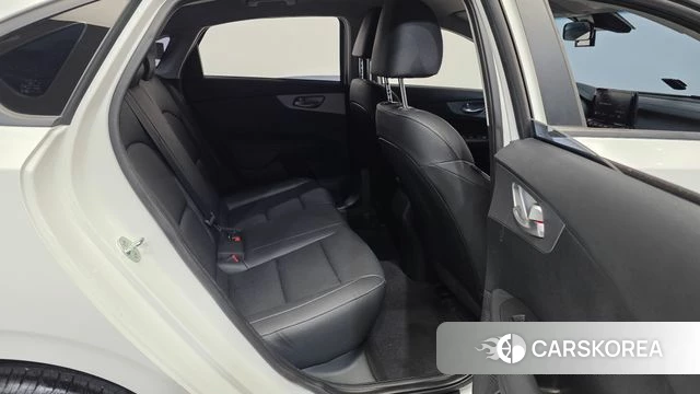 Kia The New K3 2nd generation 2023 Белый из Кореи, фото 3